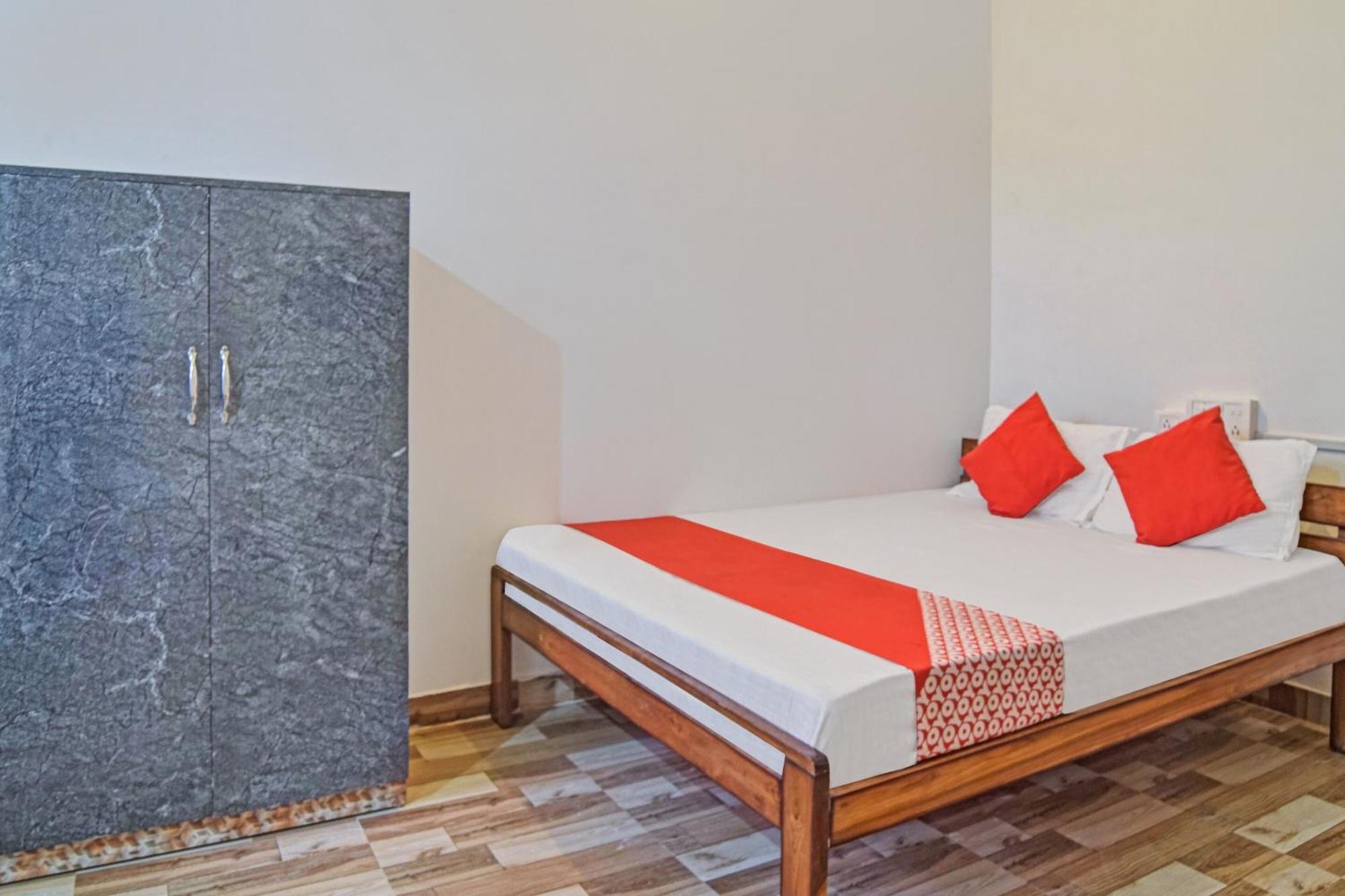 Spot On Jp Guest House Kaharpara Exterior foto