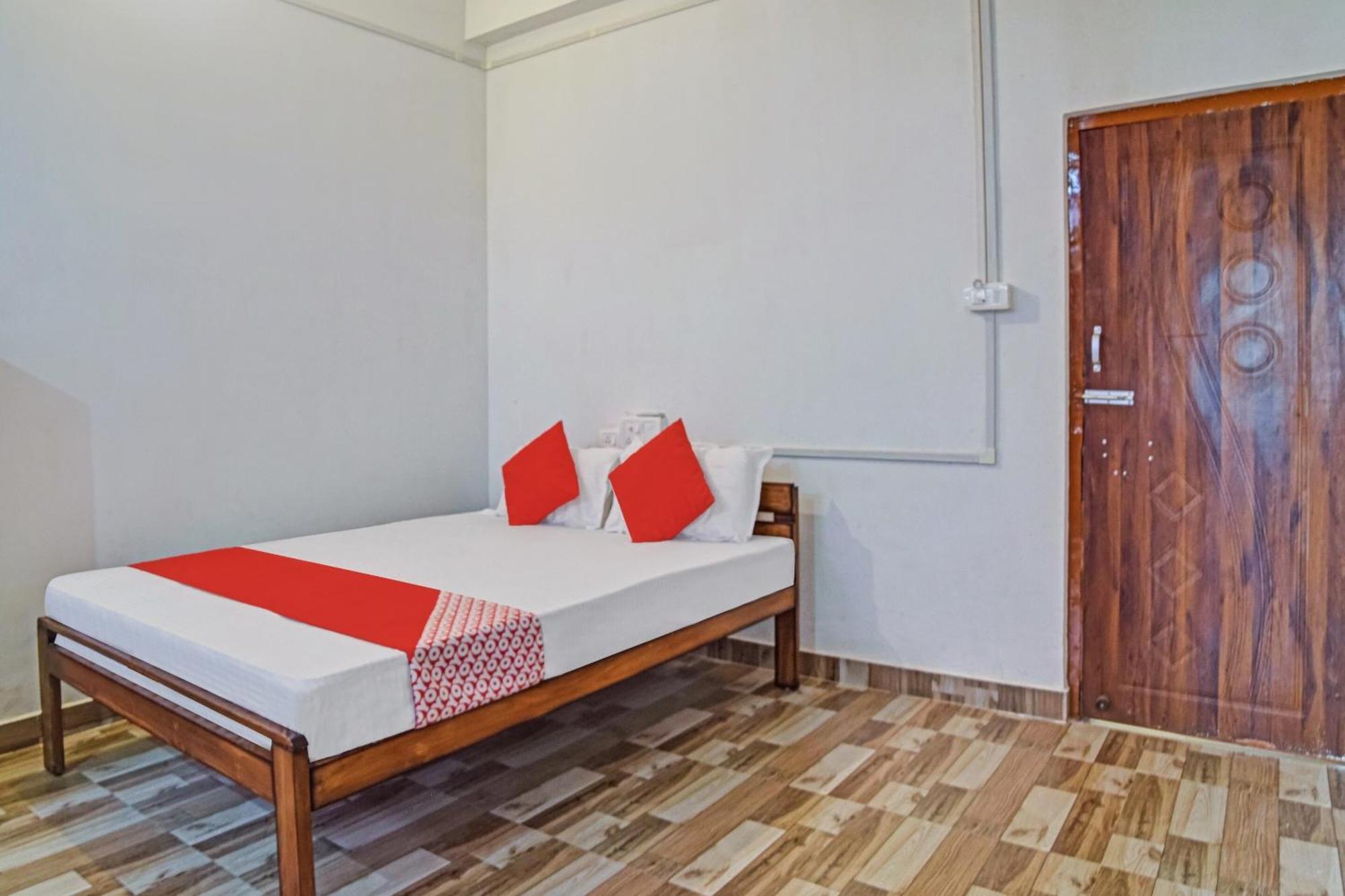 Spot On Jp Guest House Kaharpara Exterior foto